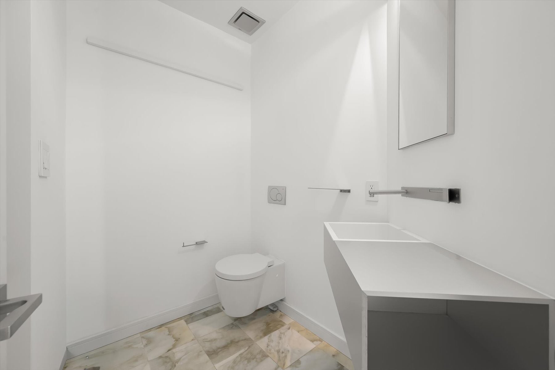 Building Photo - 100 Harborview Dr