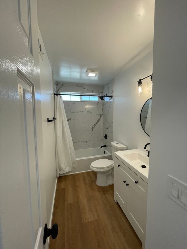 Building Photo - Freshly Remodeled & Full of Charm on Banbury