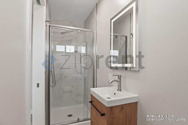 Building Photo - 1723 Laine Ave