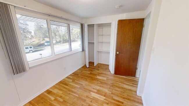 Building Photo - 1712 Traver Rd