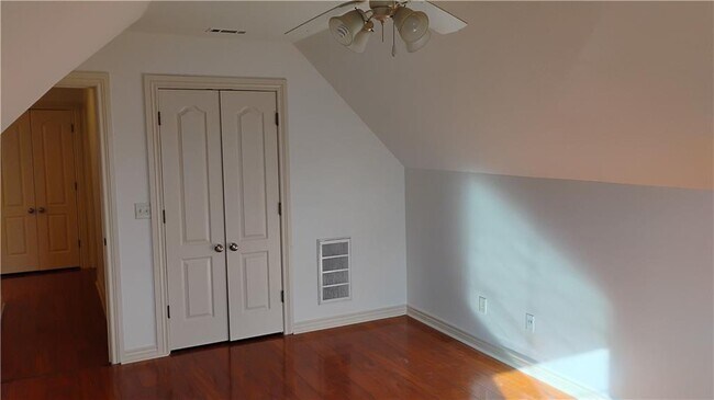 Building Photo - 3909 NE Kensington Ave