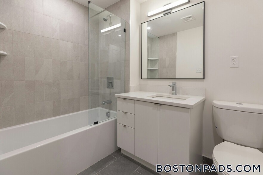 Building Photo - 11 E Lenox St