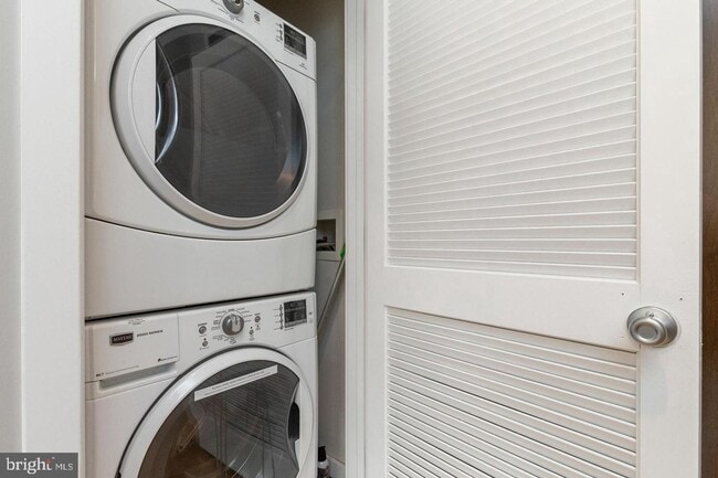 Building Photo - Stylish 1BR Rental in the Heart of Alexand...