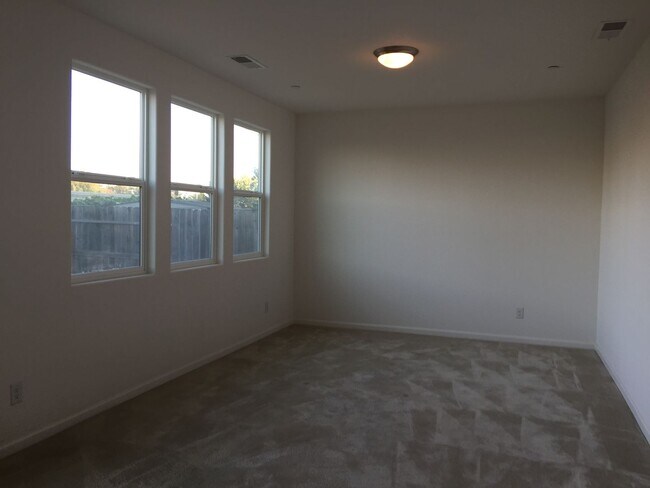 Building Photo - Spacious 3 Bedroom, newer home in South Sacramento