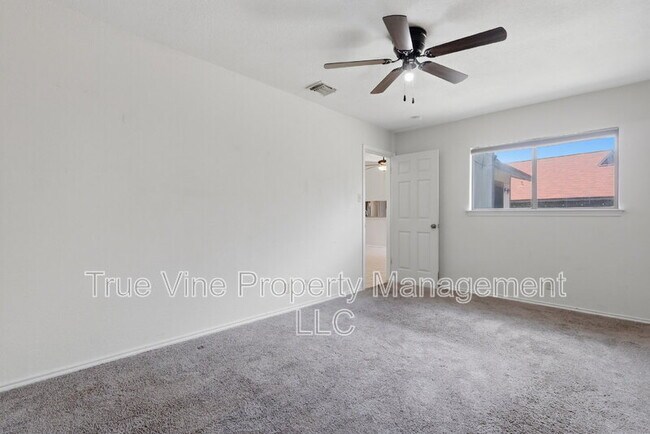 Building Photo - 7911 Corona Ridge