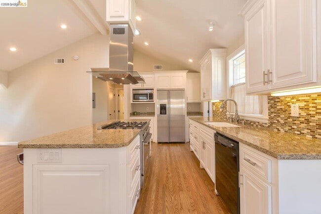 Building Photo - 3484 Moraga Blvd