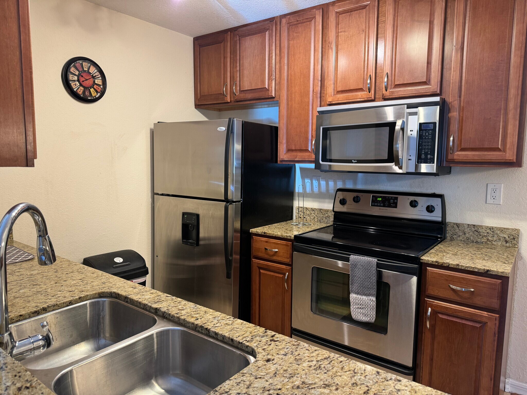 Building Photo - 10263 Gandy Blvd N