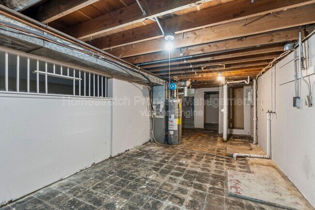 Building Photo - 10224 Lord Dr
