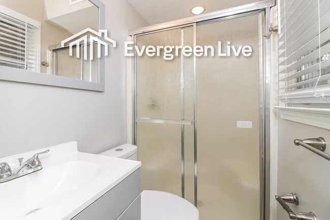 Building Photo - 5040 Waterford Dr SW