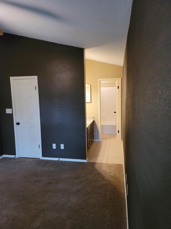 Building Photo - 4554 Northpointe Pl