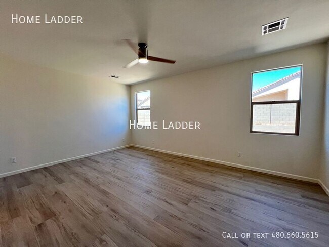 Building Photo - 1536 E Elegante Dr