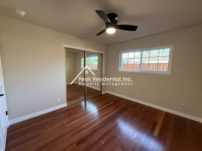 Building Photo - Spacious 3bd/2ba Carmichael Home With Sun Room