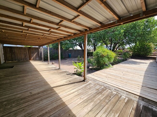 Building Photo - 1804 N Nail Pkwy