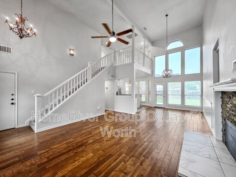 Building Photo - 325 Willow Creek Dr