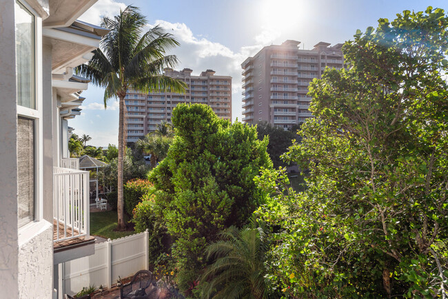 Building Photo - 774 Seaview Dr