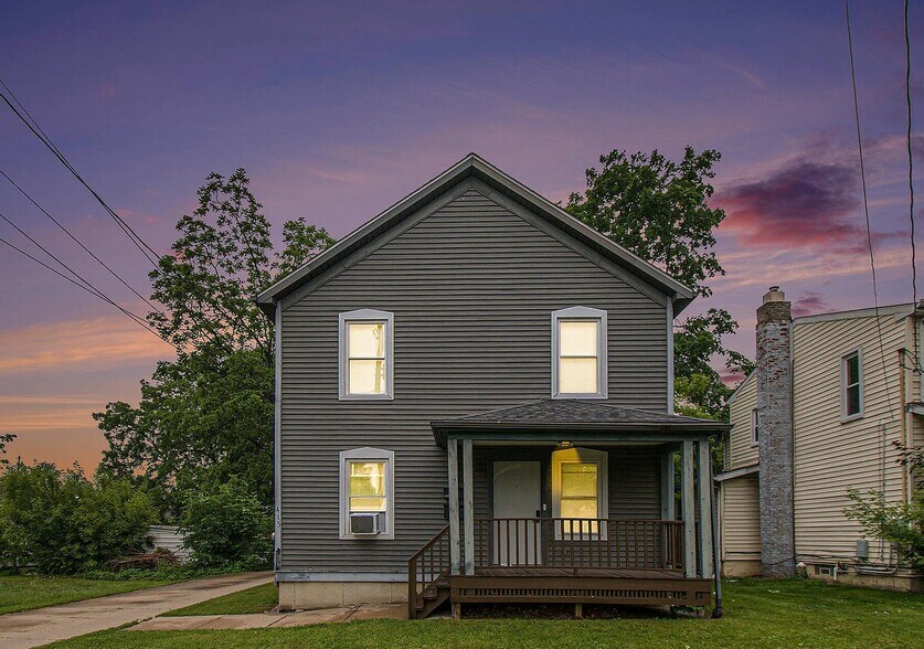 Primary Photo - 413 N Pennsylvania Ave
