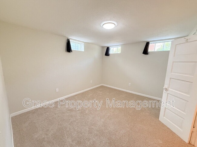 Building Photo - 5685 S Elmwood St
