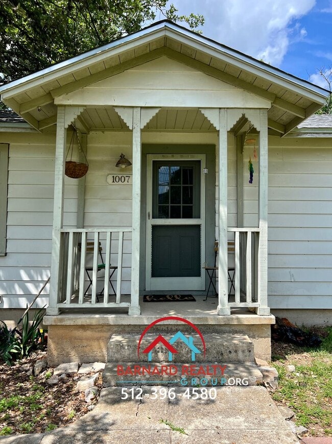 Building Photo - Available July 17: 1950's Home in Great Location...Close to Texas State