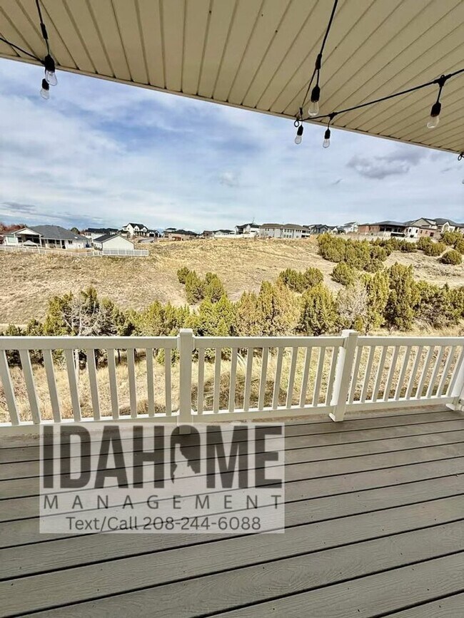 Building Photo - 2049 Sunrise Way