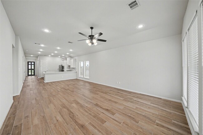 Building Photo - 31527 Splitting Willow Ln