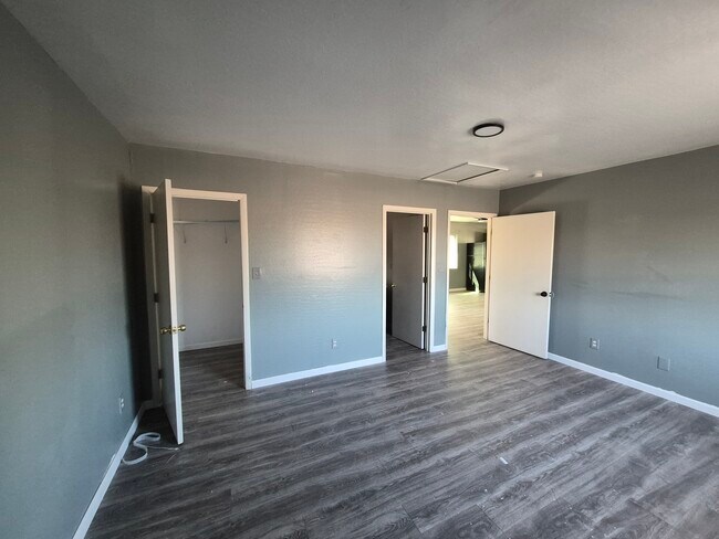 Building Photo - Pueblo Ave