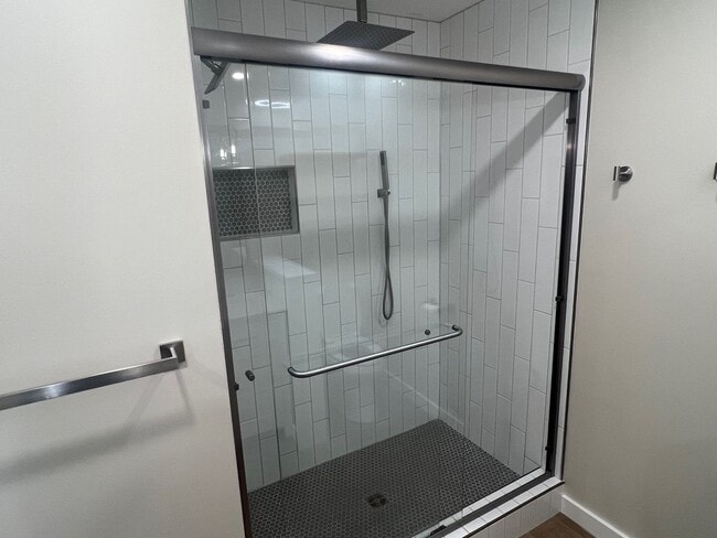 Building Photo - Updated Condo with Water view - Available ...