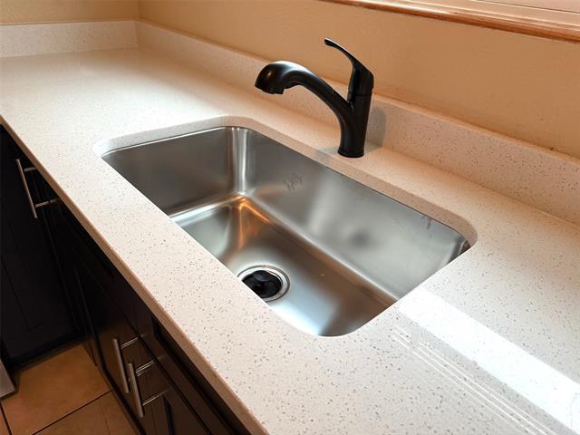 Building Photo - 2705 Tanglewood Dr