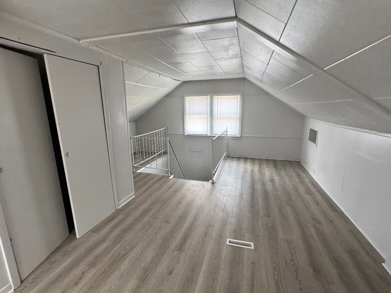 Building Photo - 3425 N California Ave