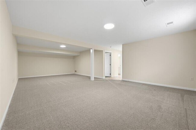 Building Photo - 223 Cottonwood Ln