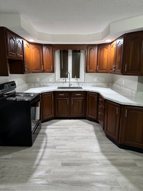 Building Photo - 222 High St