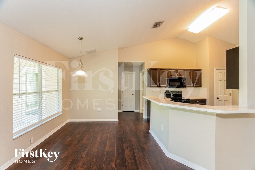 Building Photo - 3102 Lucaya Ave