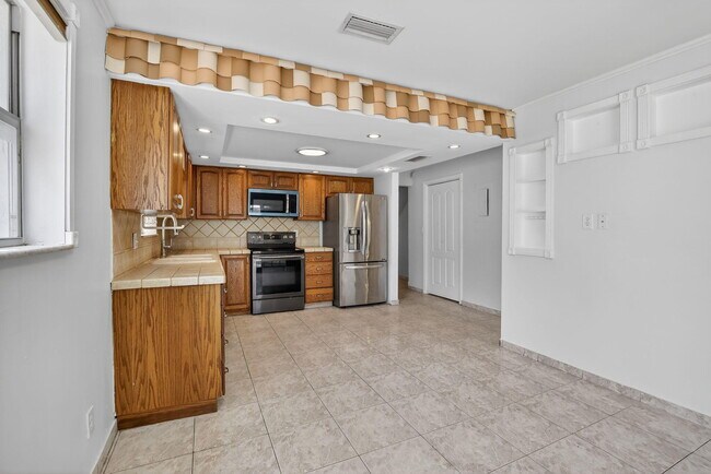 Building Photo - 5514 SW 44th Terrace