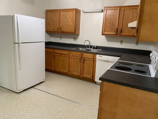 Building Photo - Spacious Four-Bedroom Home with Loft and Private Fenced Yard – Steps from Downtown Blacksburg