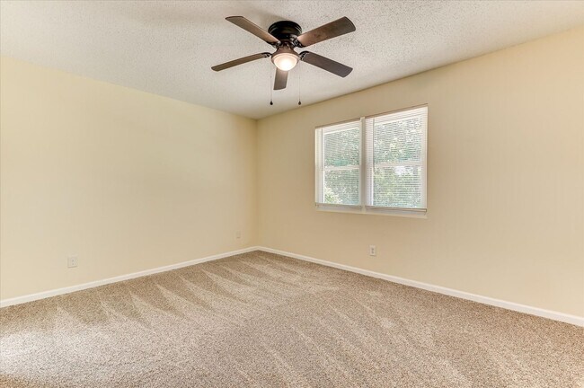 Building Photo - 4532 Hillside Dr