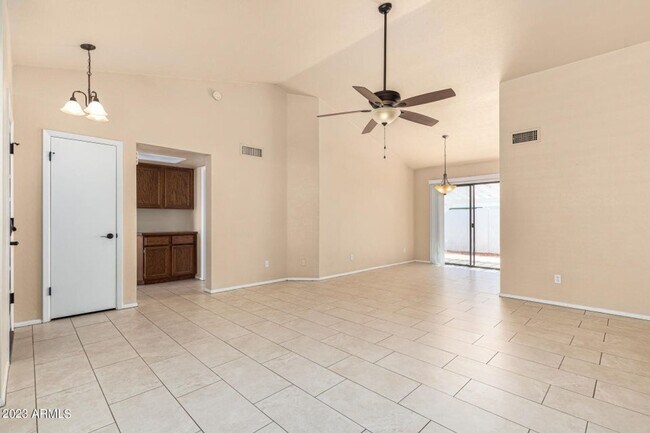 Building Photo - Gorgeous 2/2 bed/bath in North Phoenix by ...