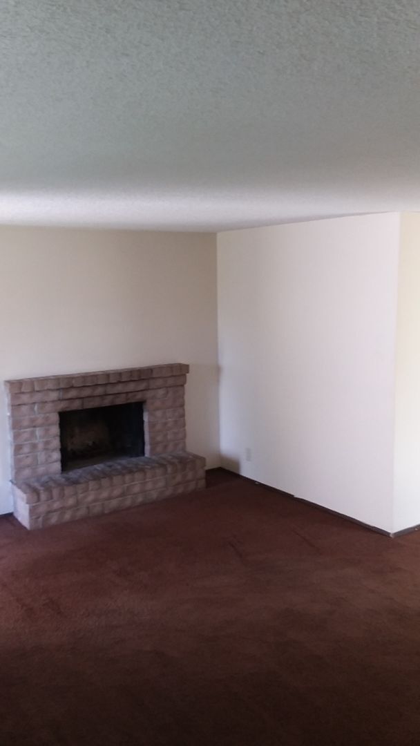 Building Photo - 461-463 S 49th Pl