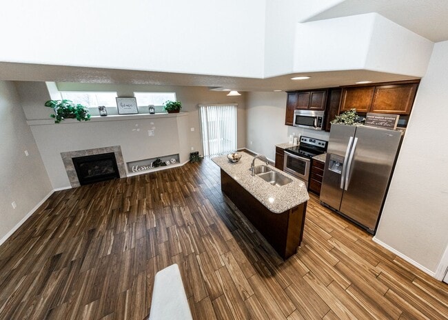 Building Photo - Newer Townhome Near Briargate
