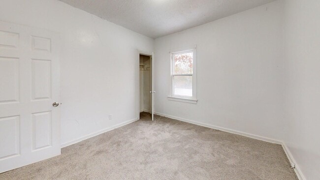 Building Photo - 3863 E 154th St