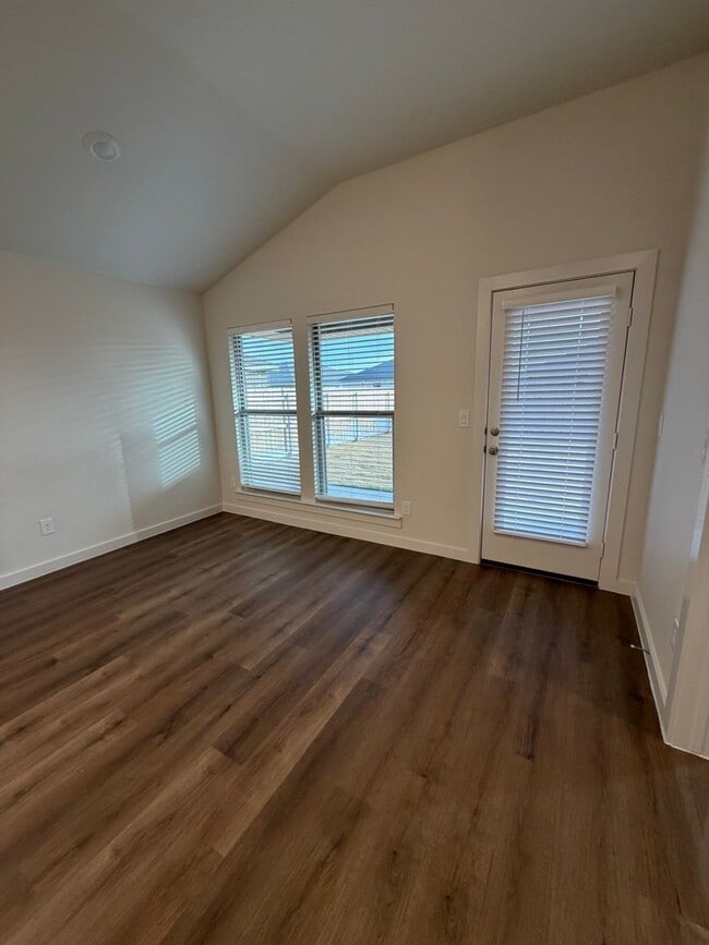 Building Photo - Harvest Neighborhood Beauty