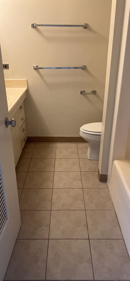 Building Photo - Renovated studio @ Pacific Grand $1400.00