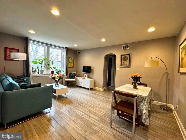 Building Photo - 24 S Old Glebe Rd