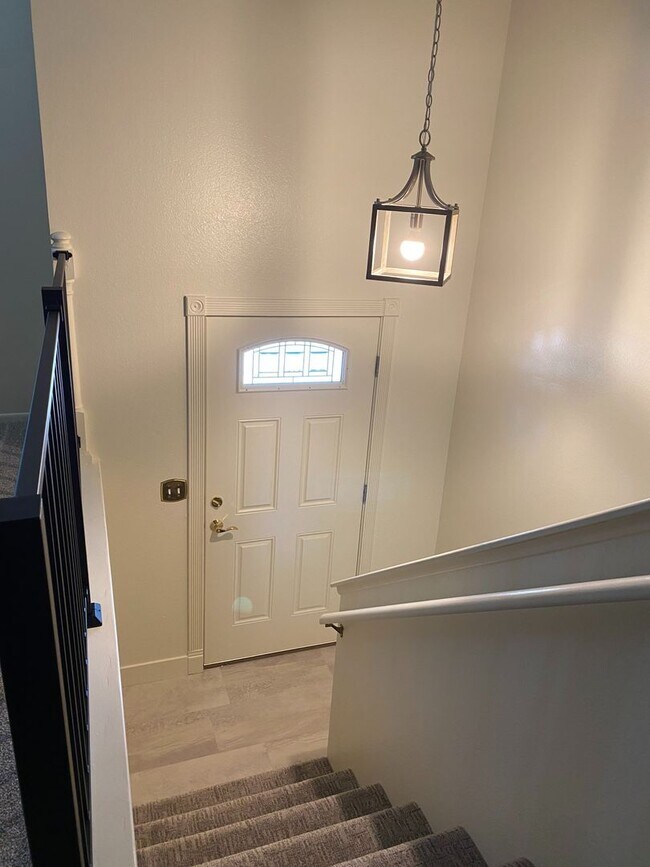 Building Photo - 3 BED // 2 BATH HOME WITH LARGE BACKYARD Fort Collins