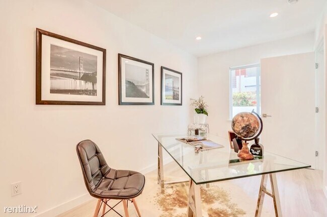 Building Photo - 2 br, 1 bath Apartment - 562 N Kenmore Ave