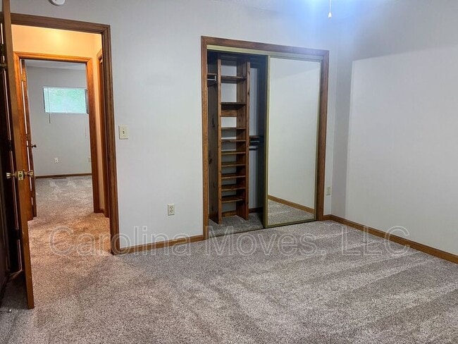 Building Photo - 214 Brookside Dr