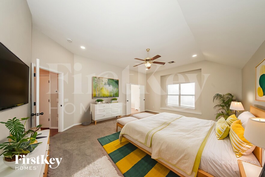 Building Photo - 12533 Youngs Pl