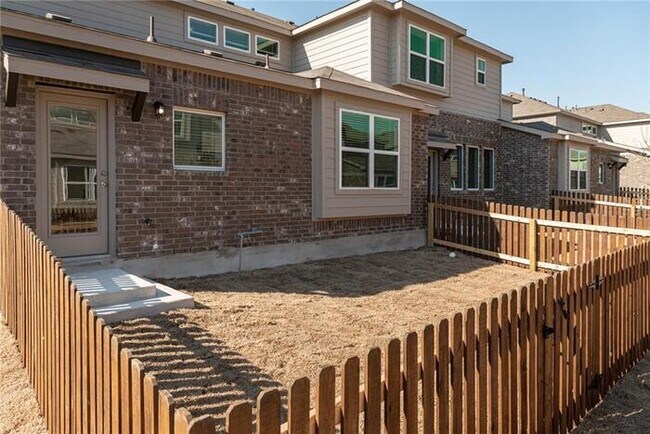 Building Photo - Beautiful townhome/condo located in Pfluge...