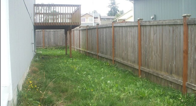 Building Photo - Spacious 5BD 2.5BA