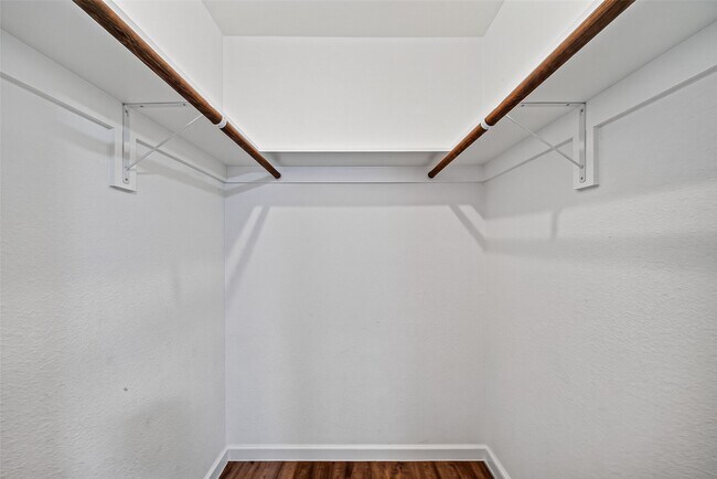 Building Photo - 711 Leicester Ln