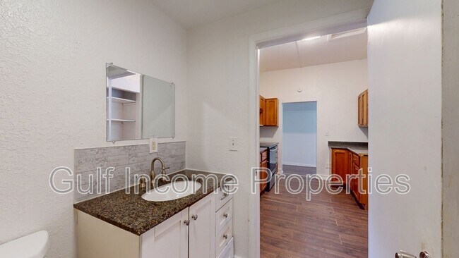 Building Photo - 1510 10th St W
