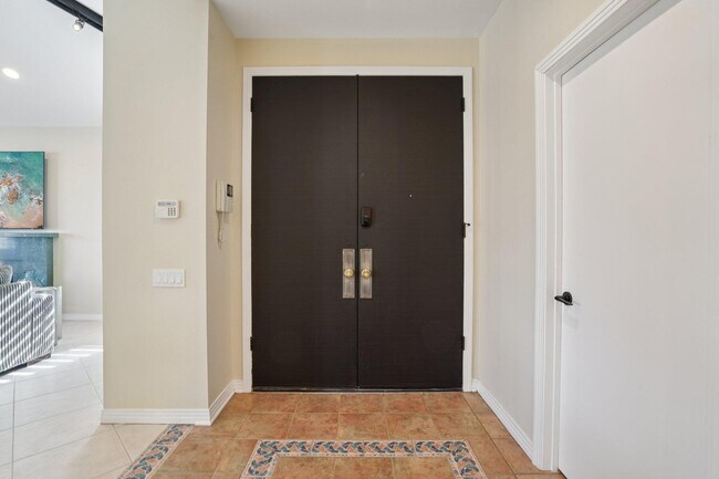 Building Photo - 29 Lakeshore Dr